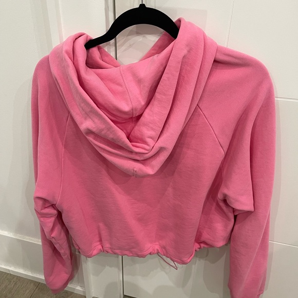 Like New Levi’s Bubblegum Pink Cropped Cinchable Hoodie - medium - Picture 3 of 3